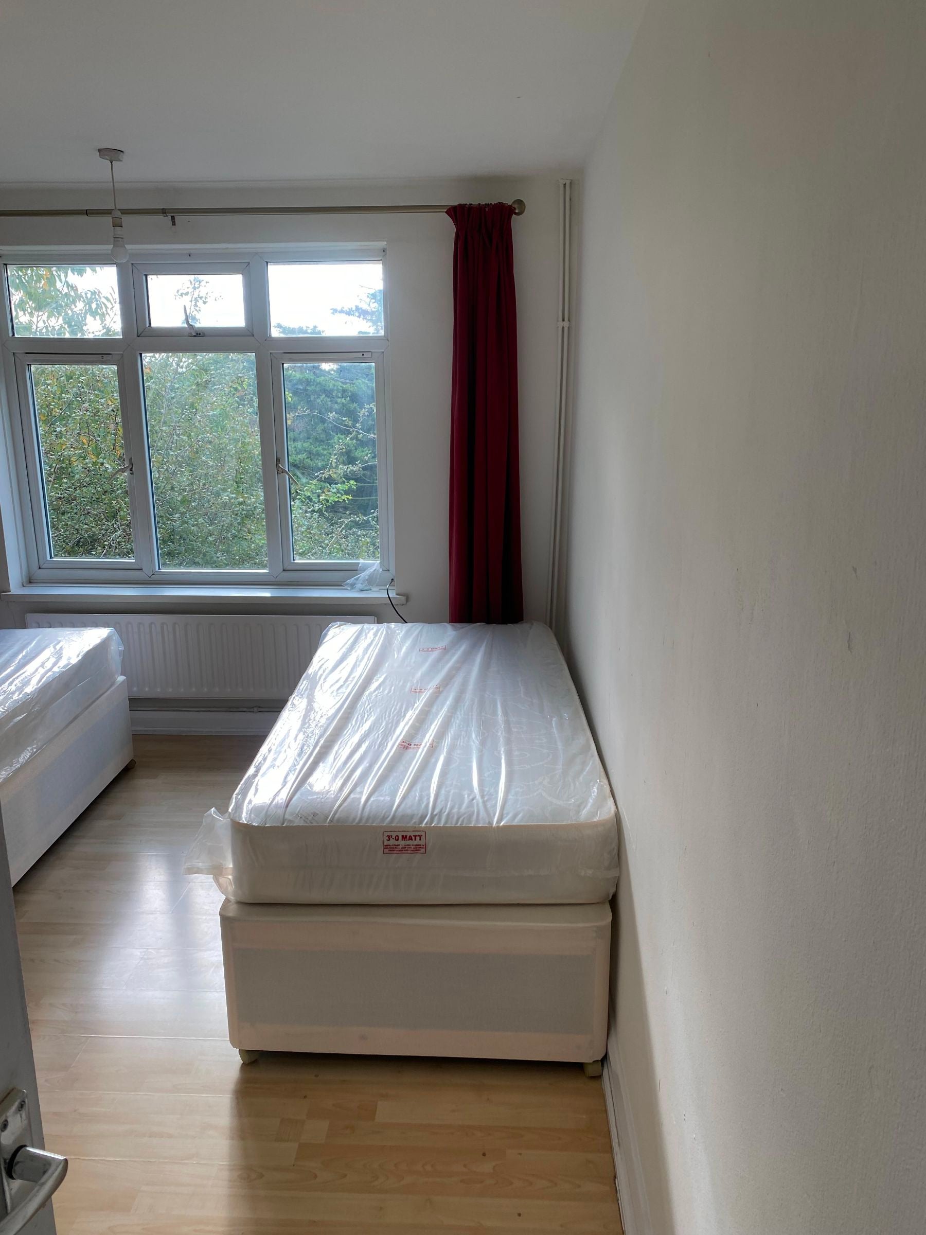 Flat Larch Crescent in Greater London