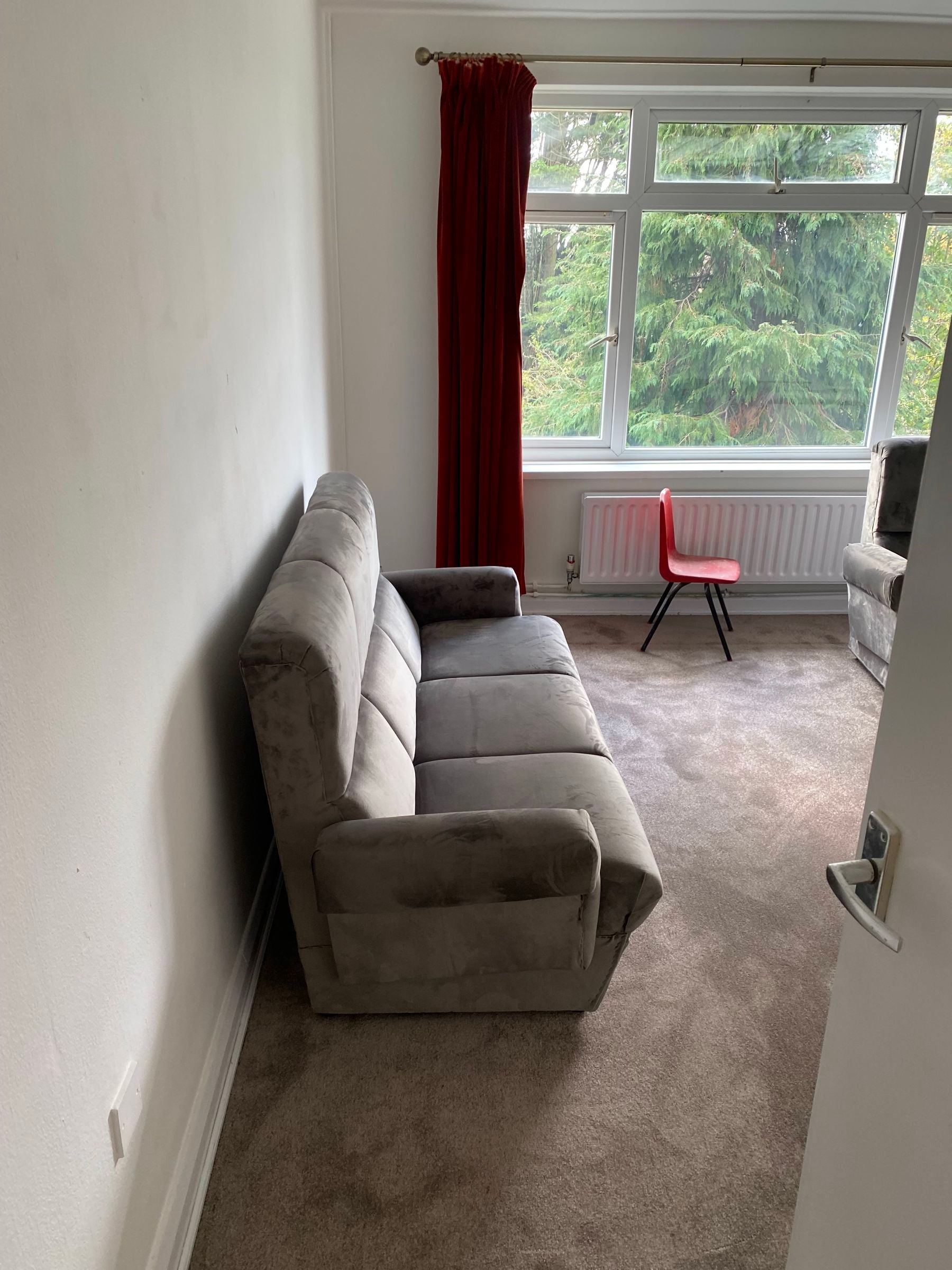 Flat Larch Crescent in Greater London