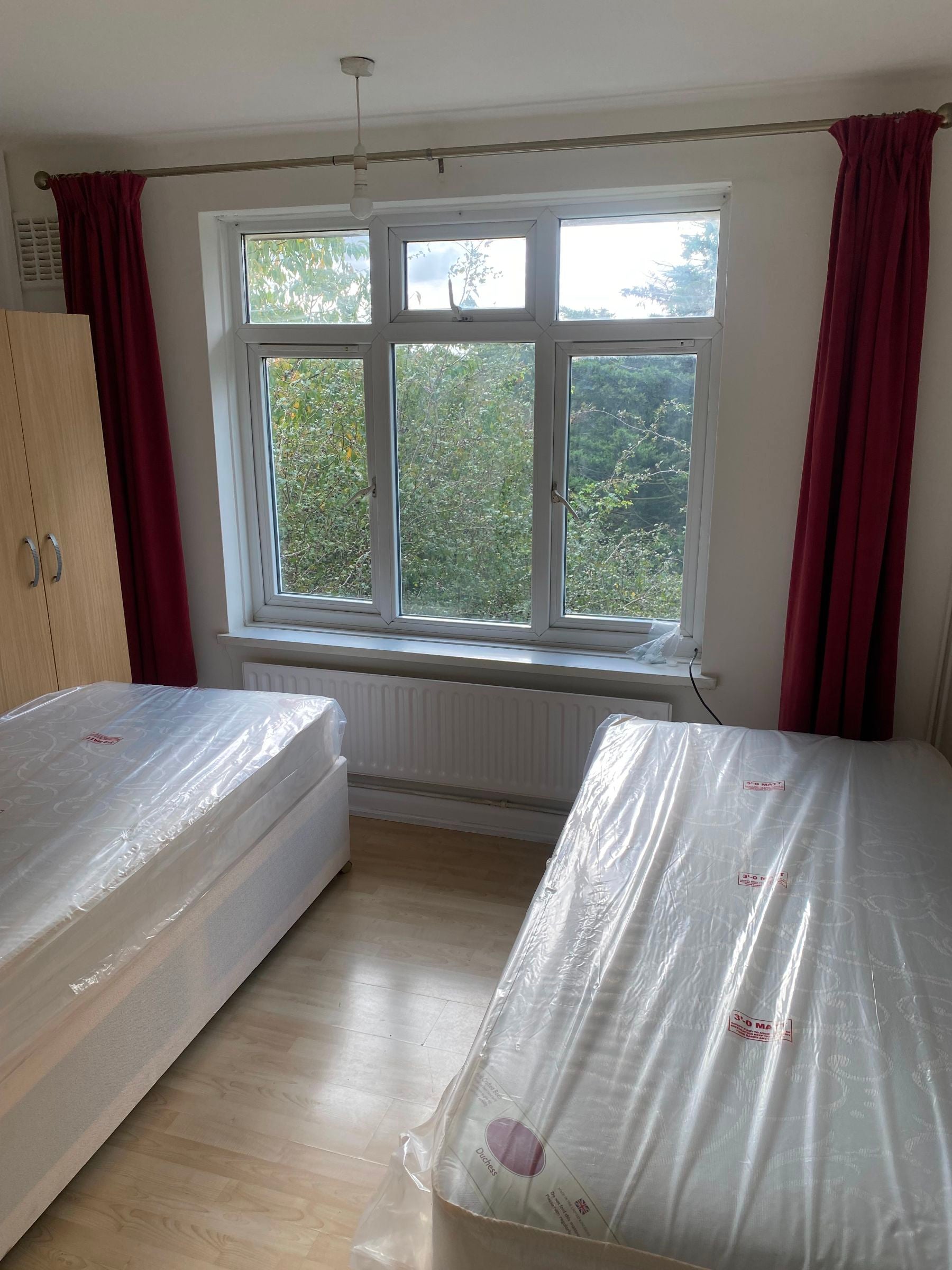 Flat Larch Crescent in Greater London