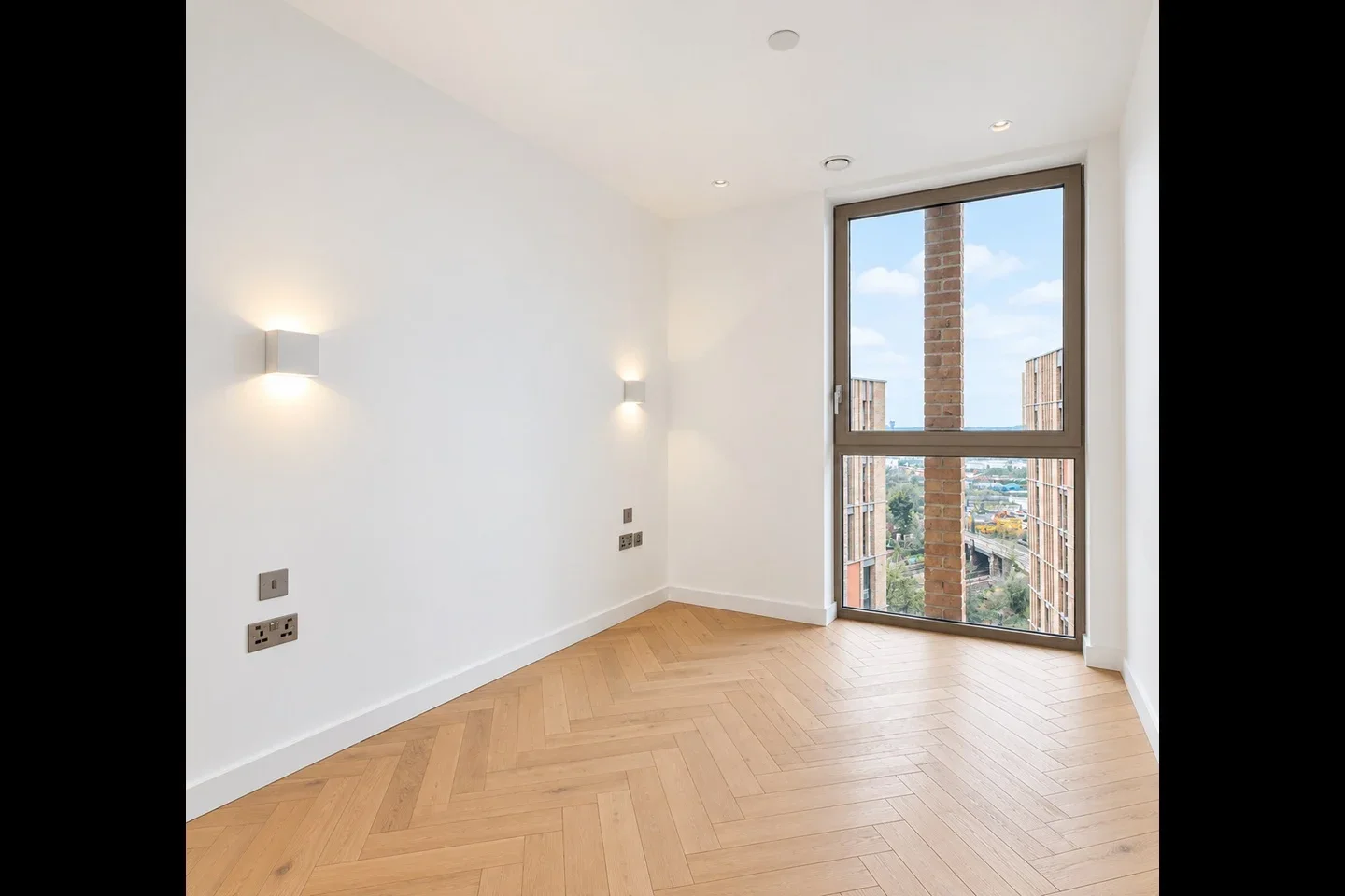 Flat Dudden Hill Lane in Greater London