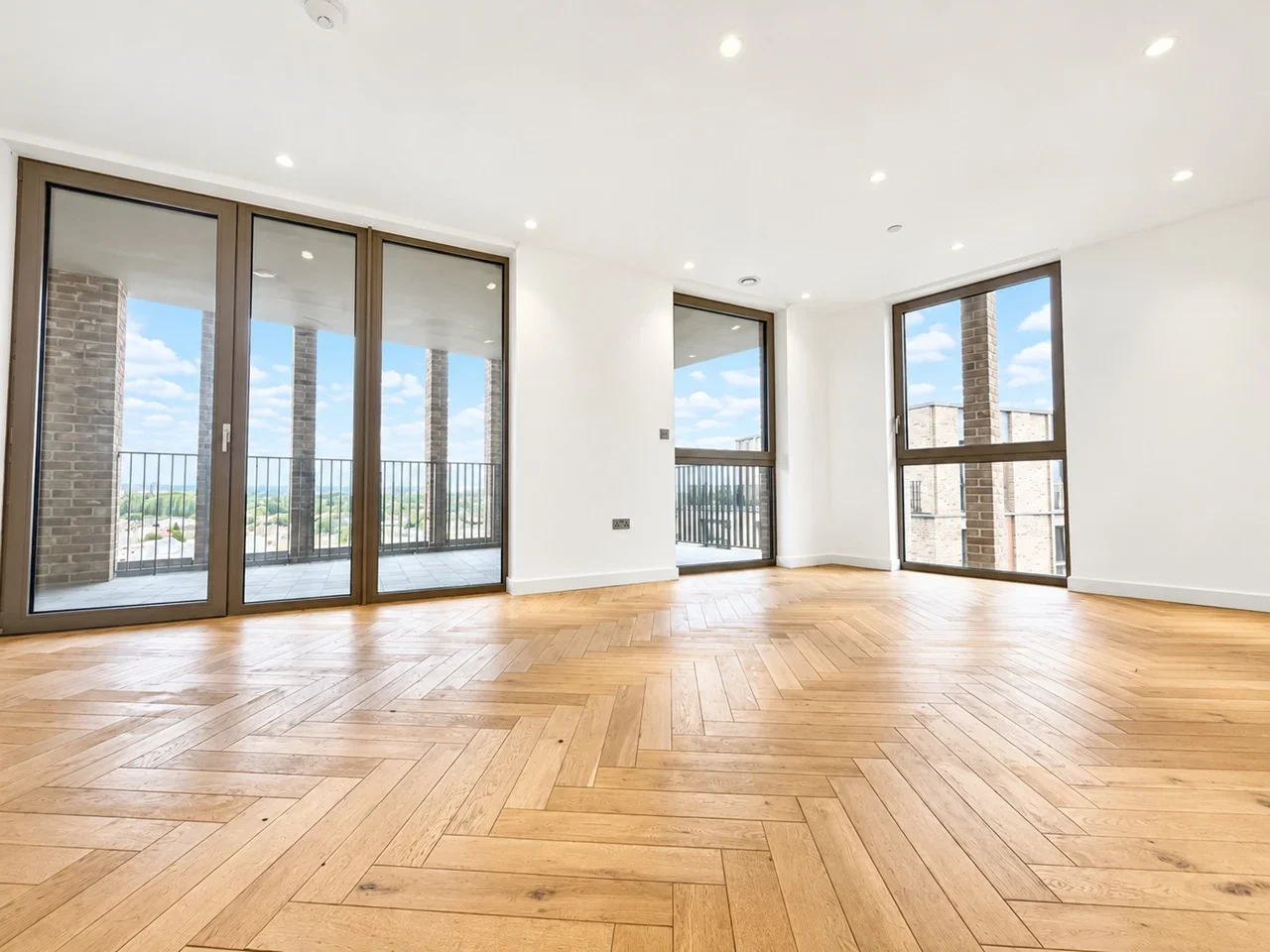 Flat Dudden Hill Lane in Greater London