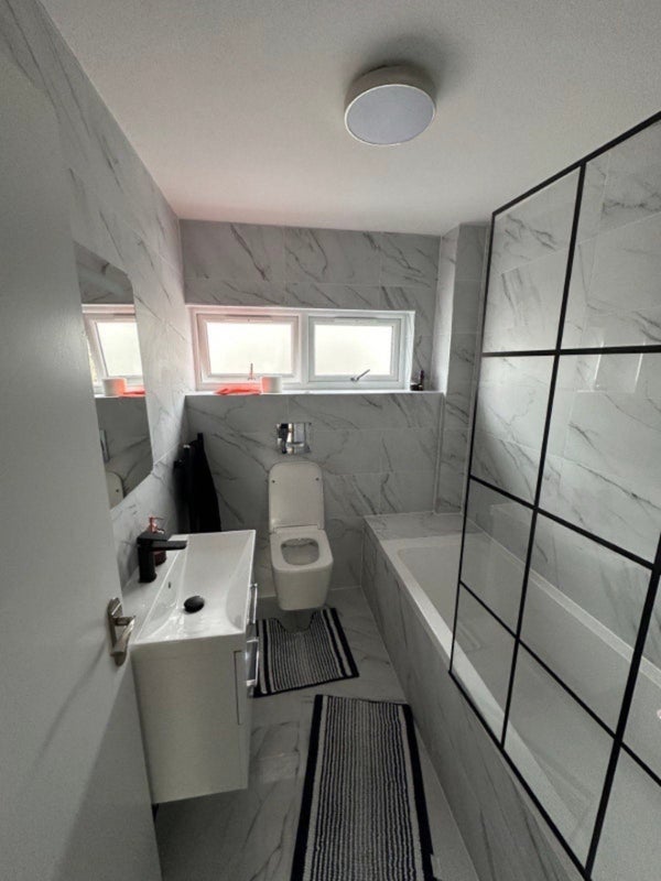 Room Maybank Road in Greater London