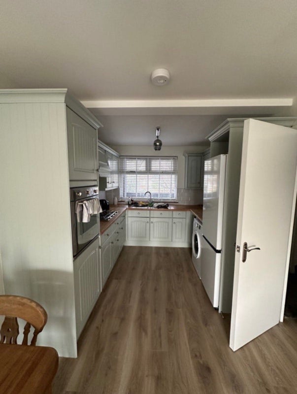 Room Maybank Road in Greater London