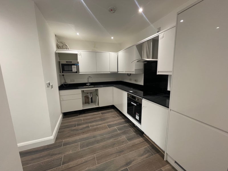 Flat Warham Road in Greater London