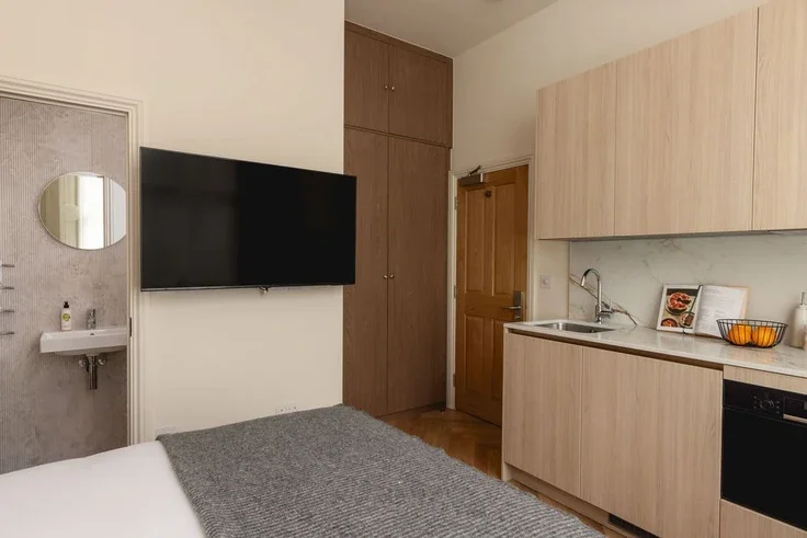 Flat Gloucester Avenue in Greater London