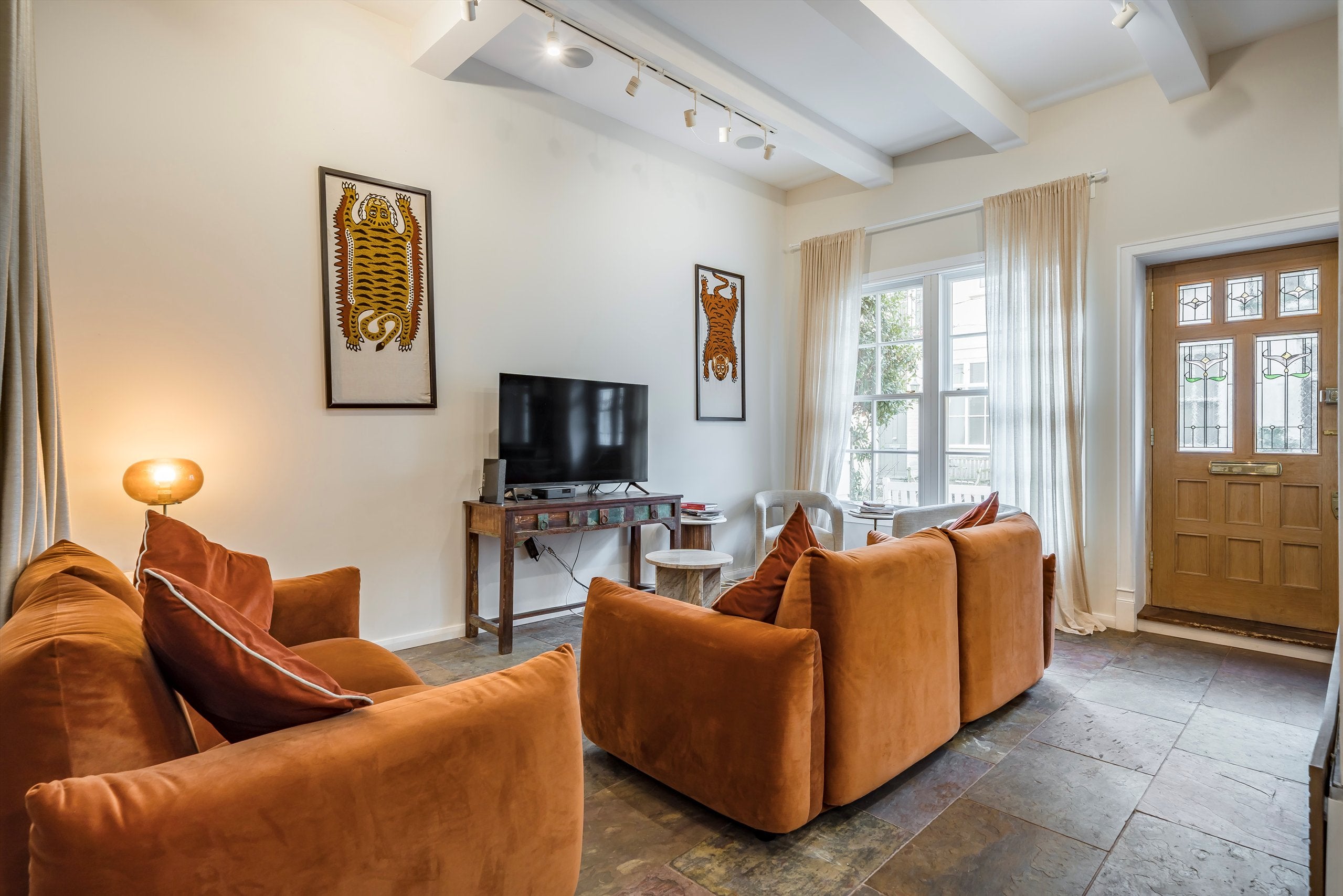 Flat Petersham Place in Greater London