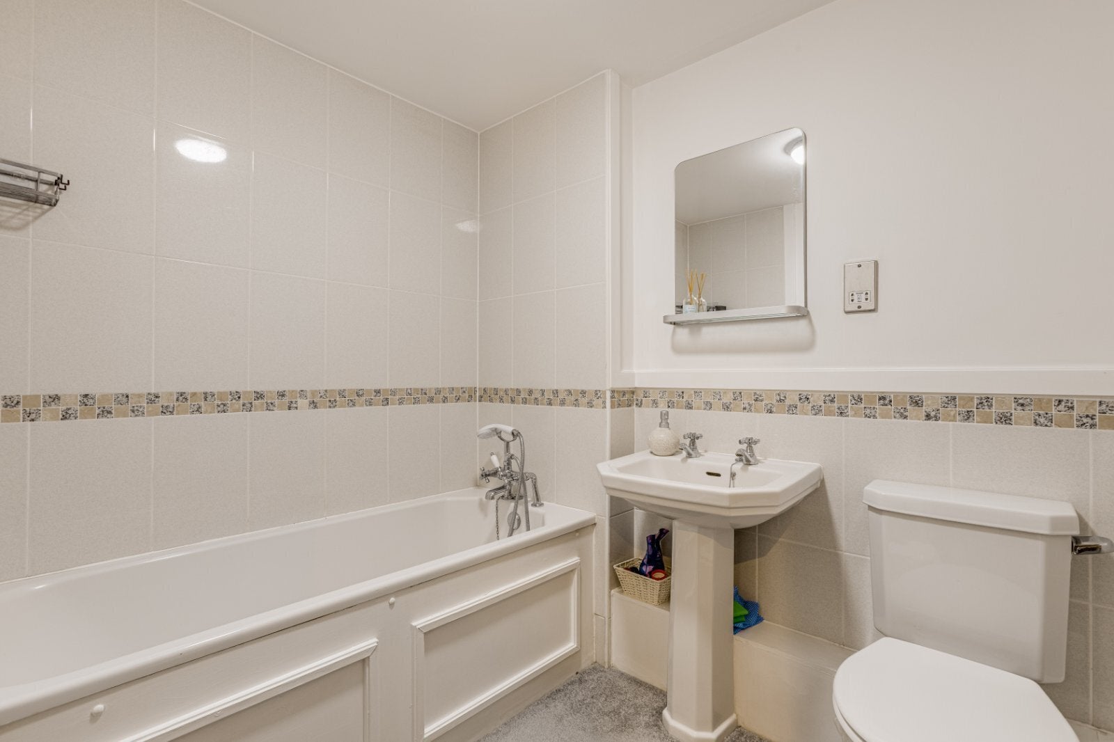 Flat Charter Quay in Greater London