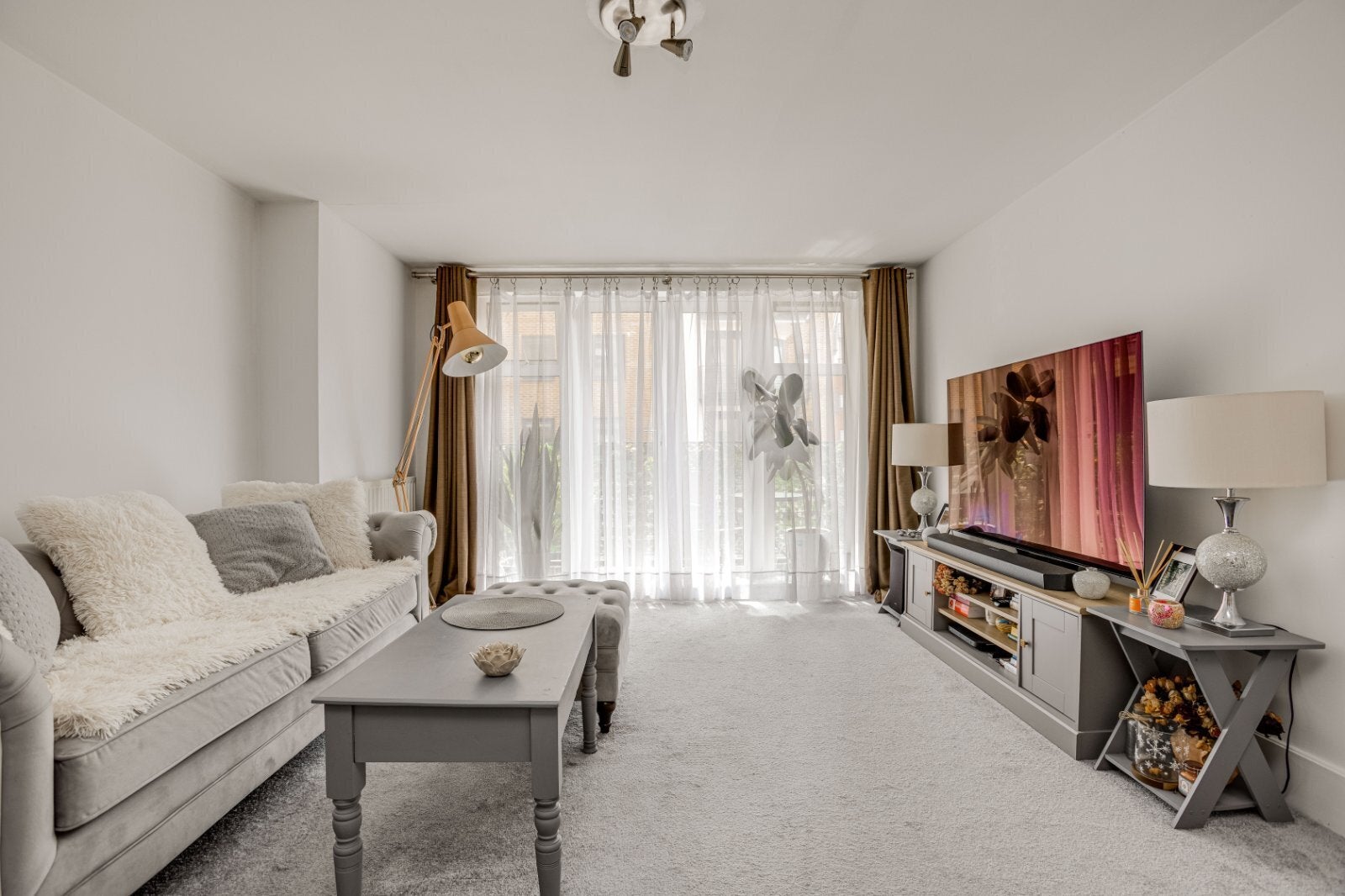 Flat Charter Quay in Greater London