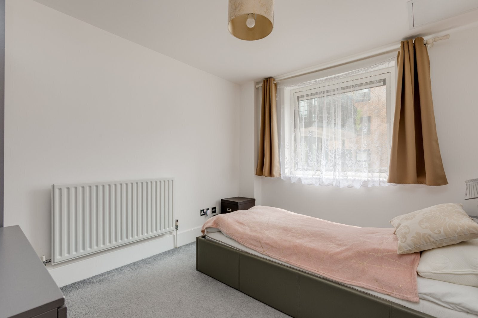 Flat Charter Quay in Greater London