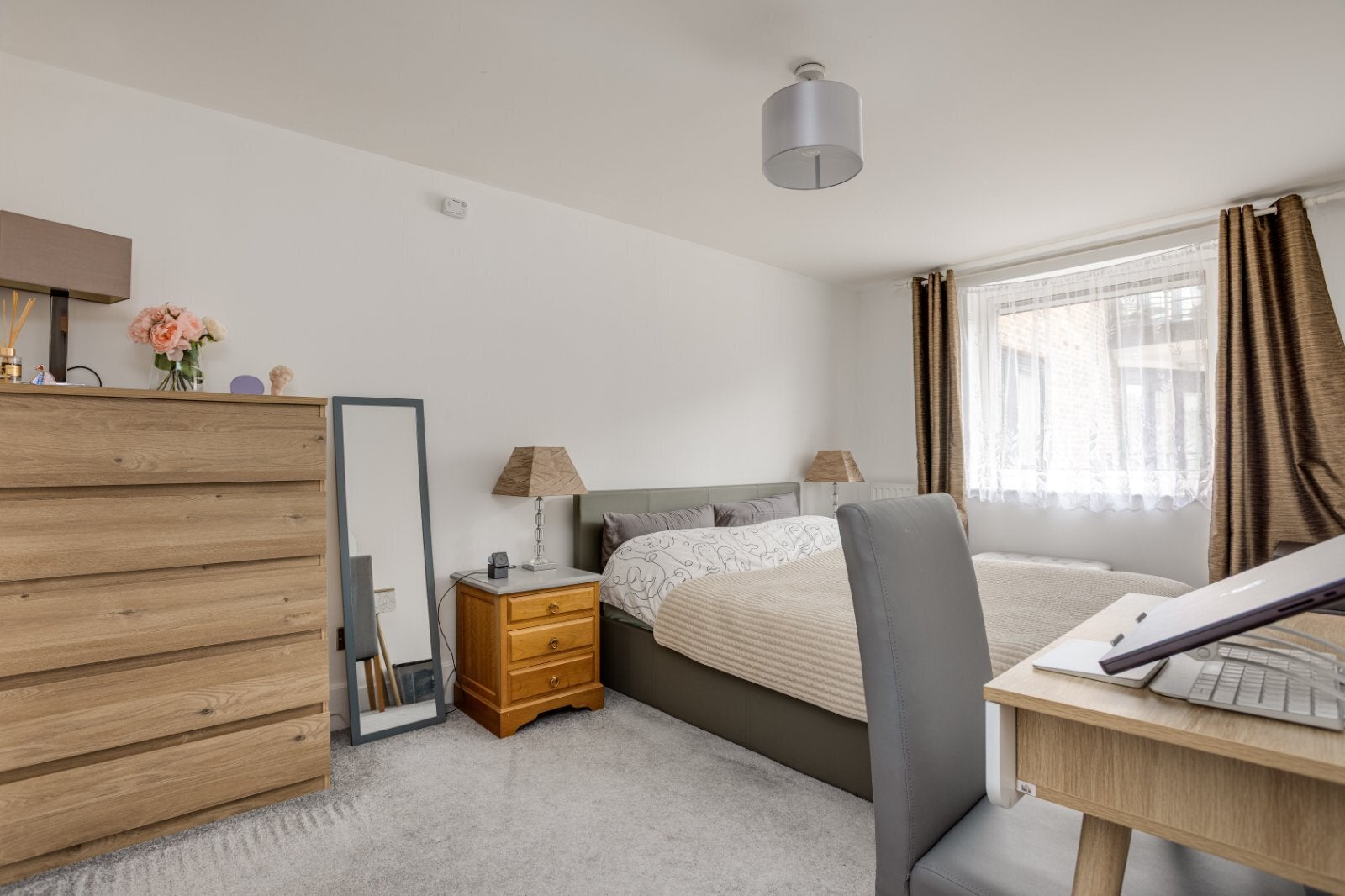 Flat Charter Quay in Greater London