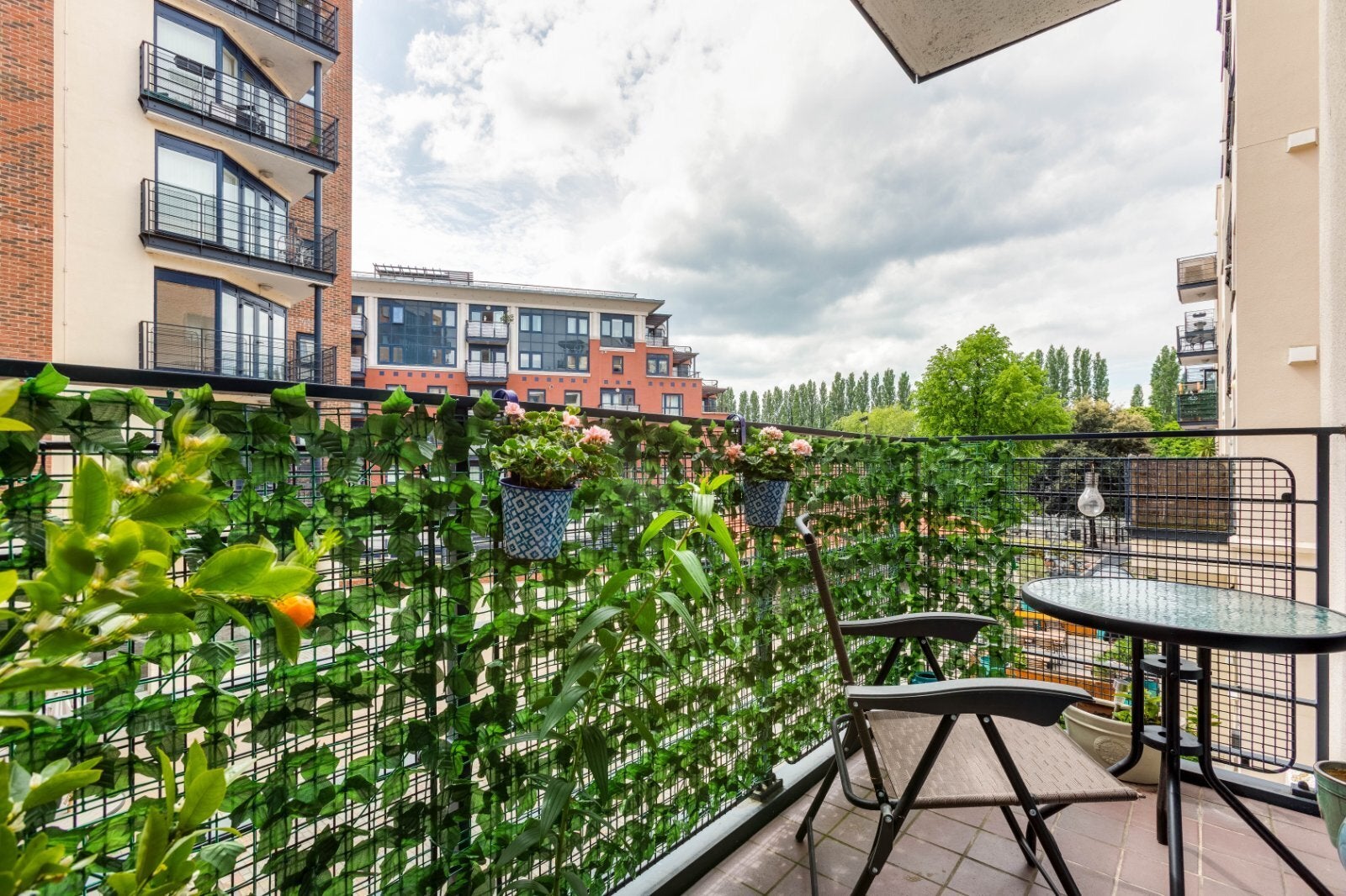 Flat Charter Quay in Greater London