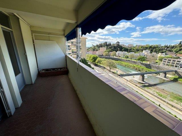 Flat Place Pierre Semard in Alès
