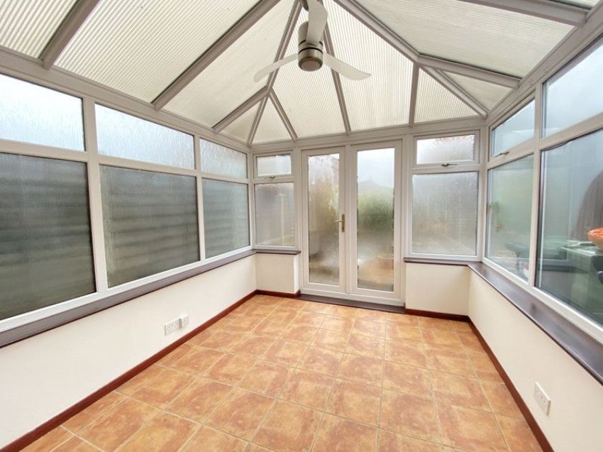 House Foxglove Way in Calne