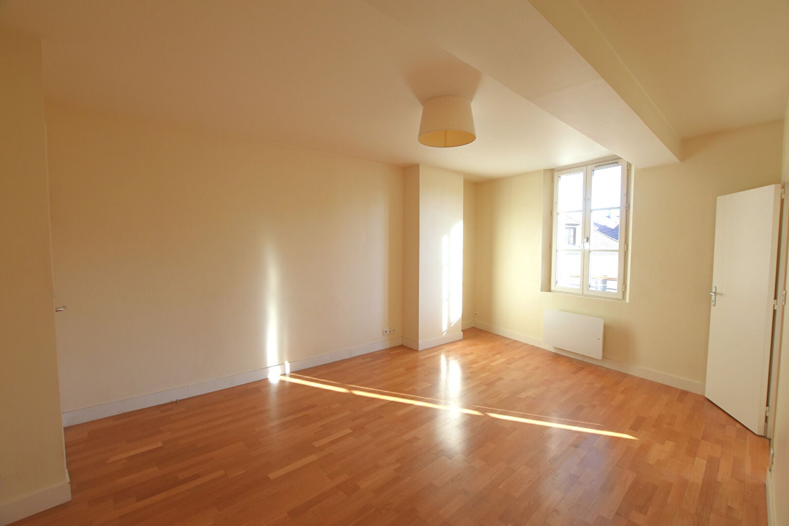 Flat Rue de la Poste in Magny-en-Vexin
