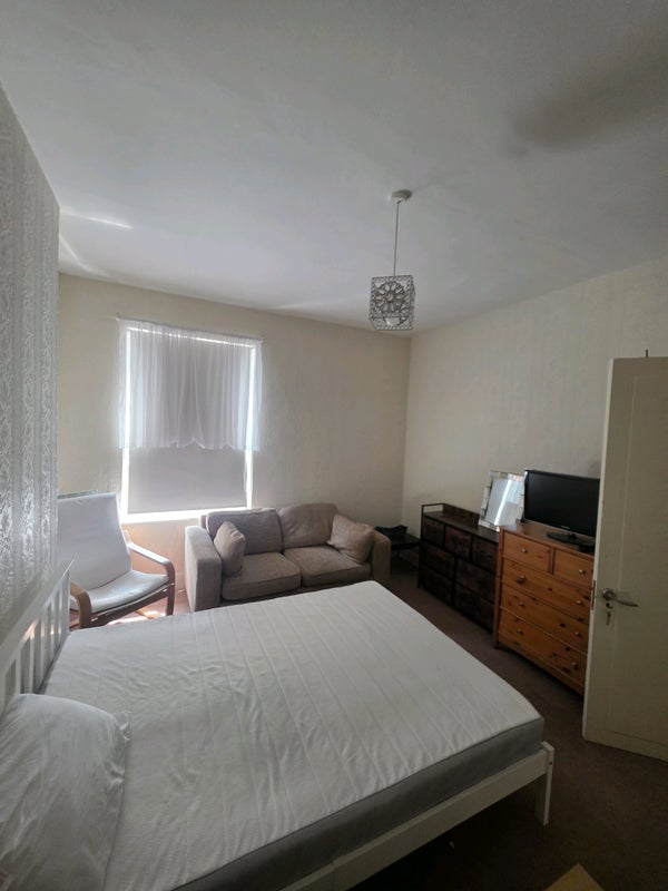 Room Queenswood Road in Greater London