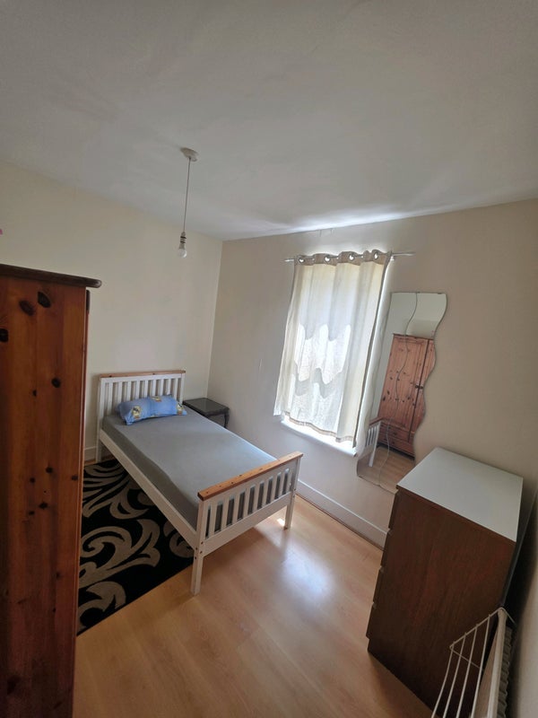Room Queenswood Road in Greater London