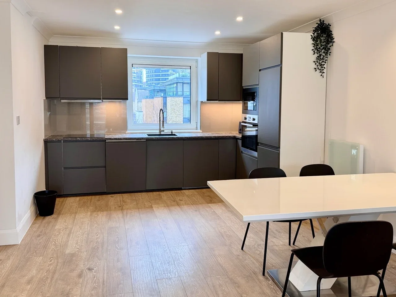 Flat Boardwalk Place in Greater London