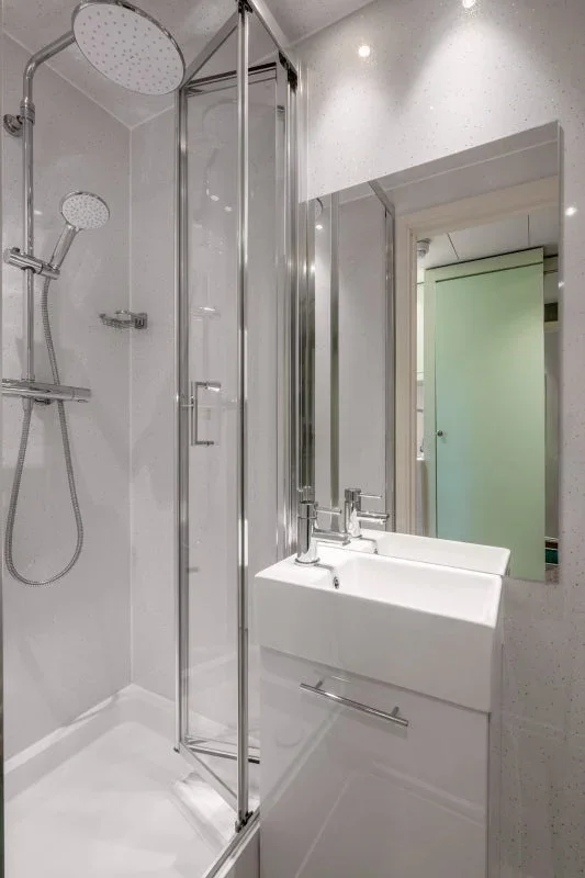 Room Chalk Farm Road in Greater London