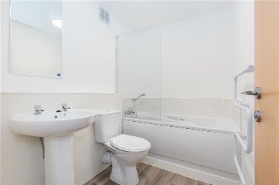 Flat Parkwood Rise in Bradford