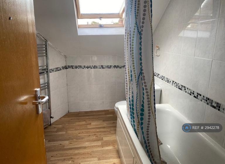 Room Burgoyne Road in Greater London