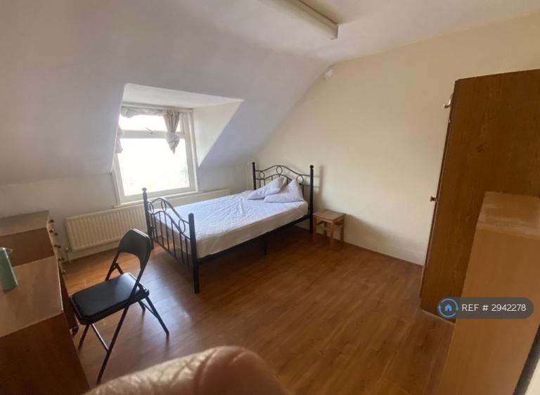 Room Burgoyne Road in Greater London