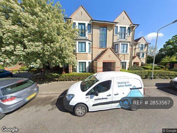 Flat Peel Close in Greater London