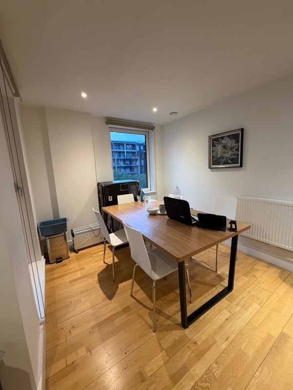 Room Lightermans Road in Greater London
