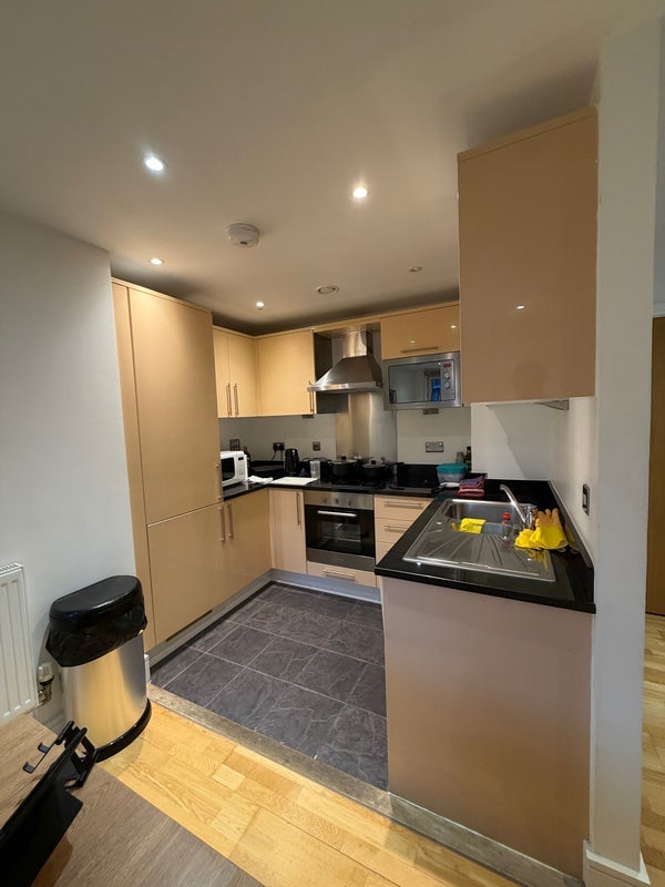 Room Lightermans Road in Greater London