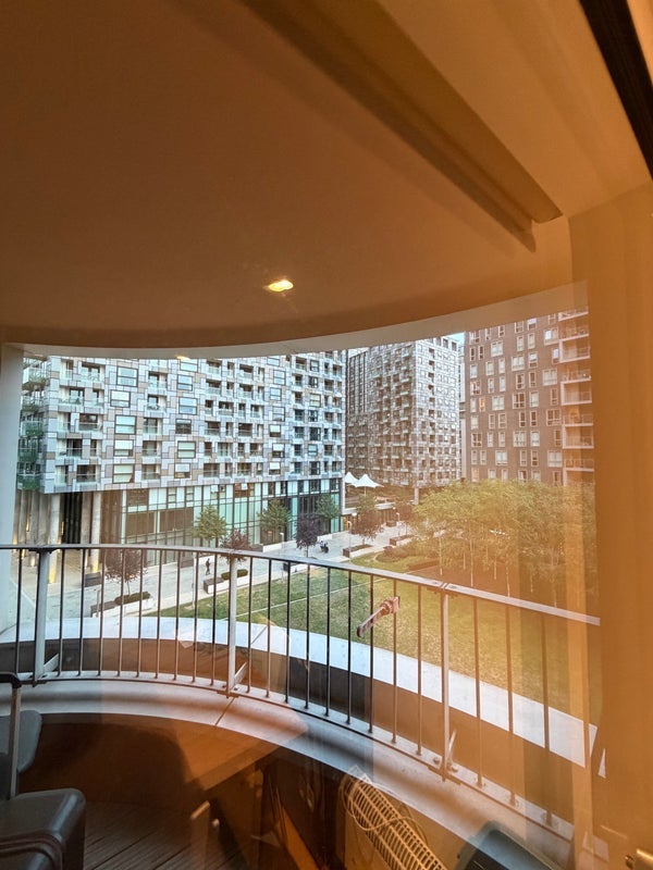 Room Lightermans Road in Greater London