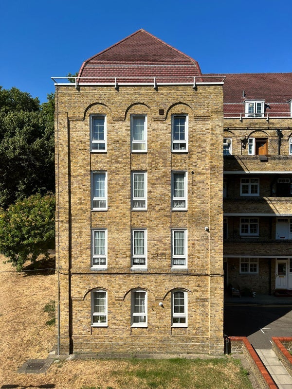 Room Watts Street in Greater London