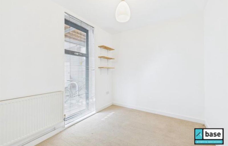 Room Gillett Place in Greater London