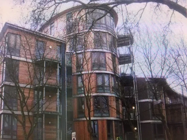 Flat Clapham Road in Greater London
