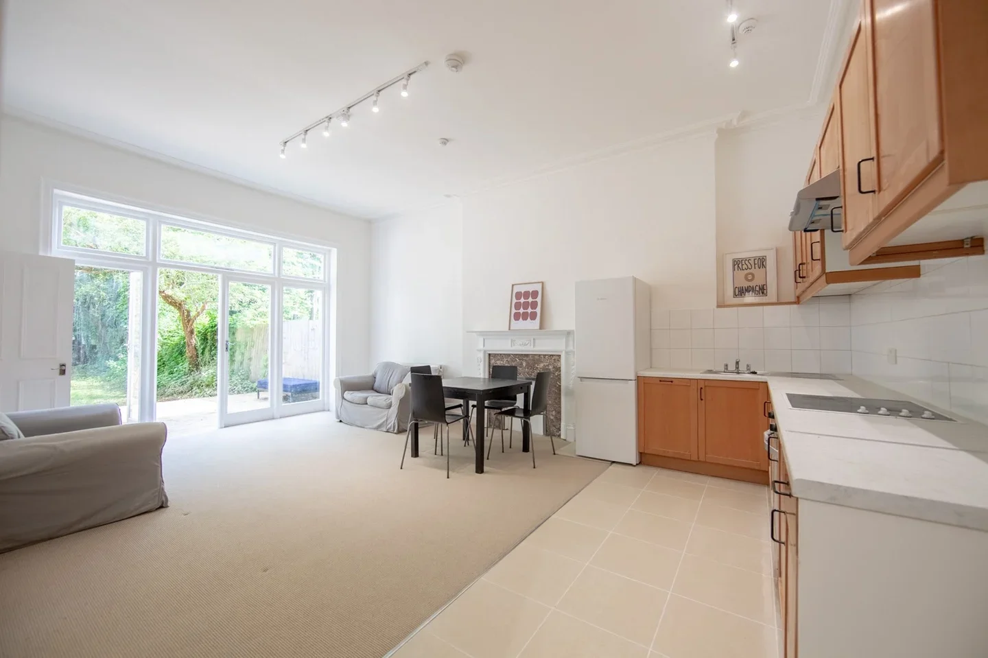 Flat Aberdare Gardens in Greater London