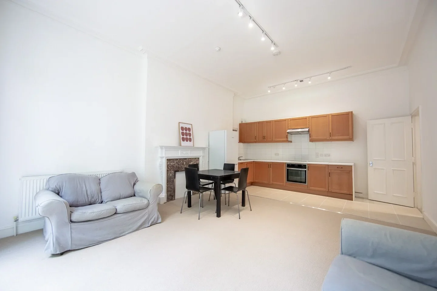 Flat Aberdare Gardens in Greater London