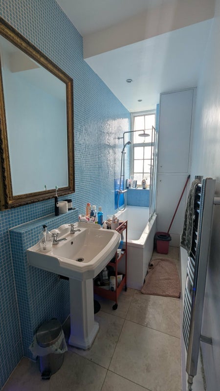 Room Palace Road in Greater London