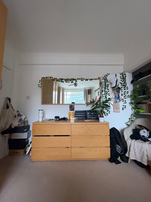 Flat Balham High Road in Greater London