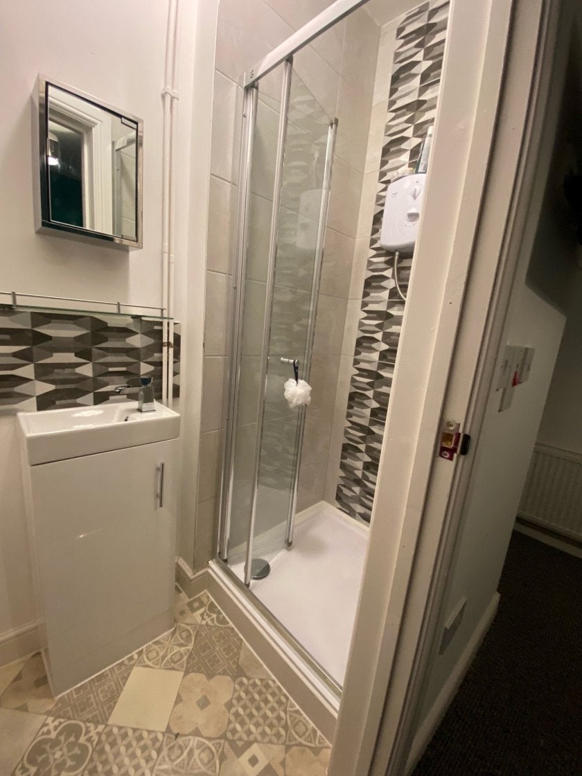 Room St. Helens Crescent in Swansea
