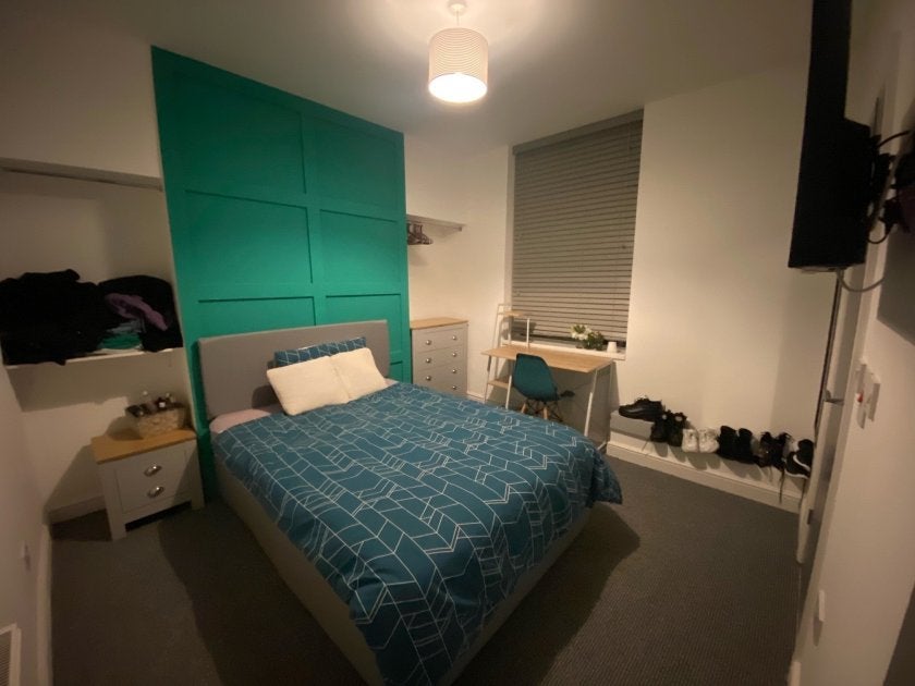 Room St. Helens Crescent in Swansea