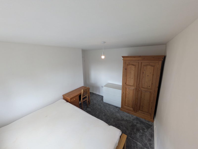 Room Bronti Close in Greater London