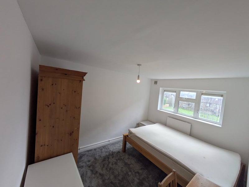 Room Bronti Close in Greater London
