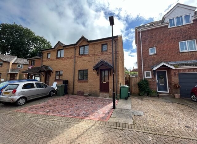 House Kestrel Way in Carisbrooke