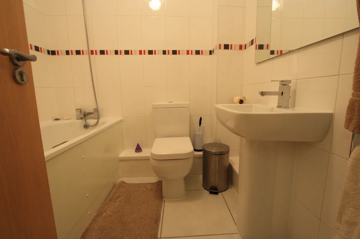 Flat Eaton Road in Greater London