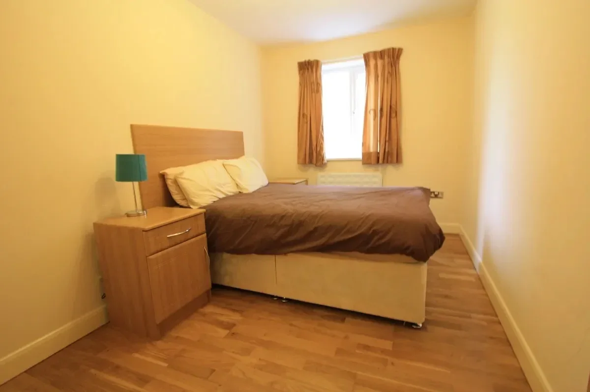 Flat Eaton Road in Greater London