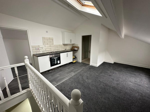 Flat Woodfield Close in Chadderton