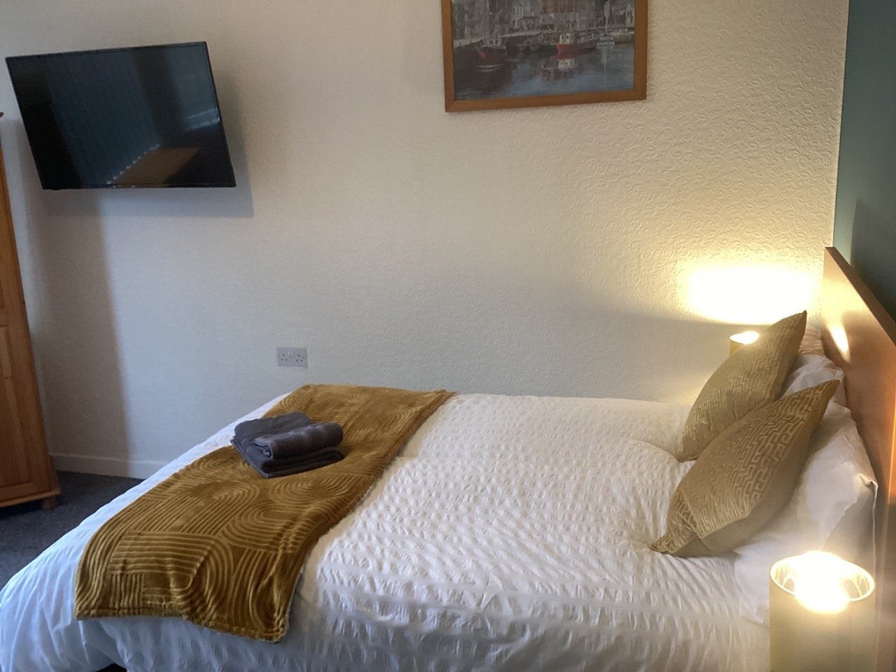 Room Manor Road in Coventry