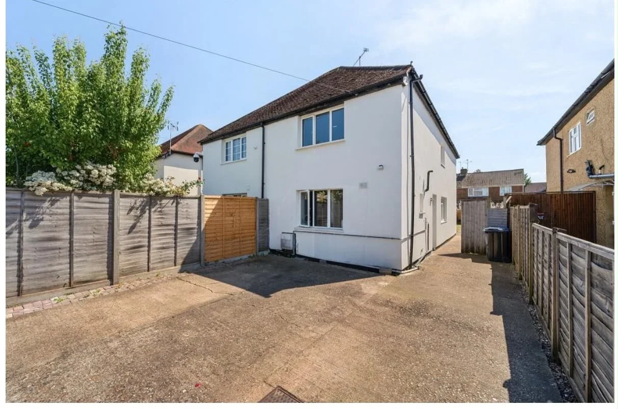 Flat Cookham Road in Maidenhead