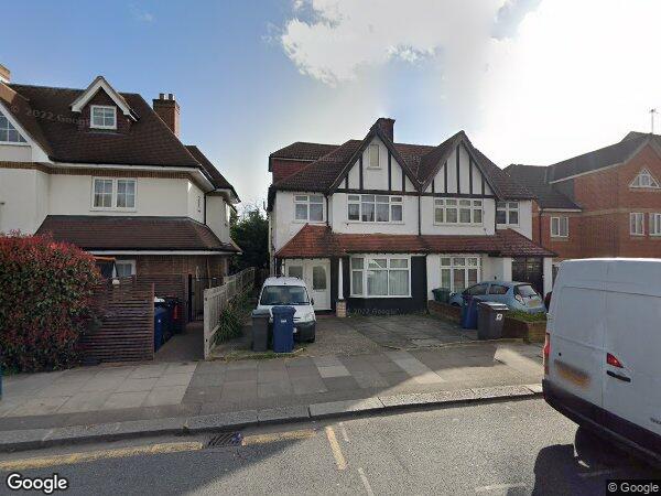 Flat Edgwarebury Lane in Greater London