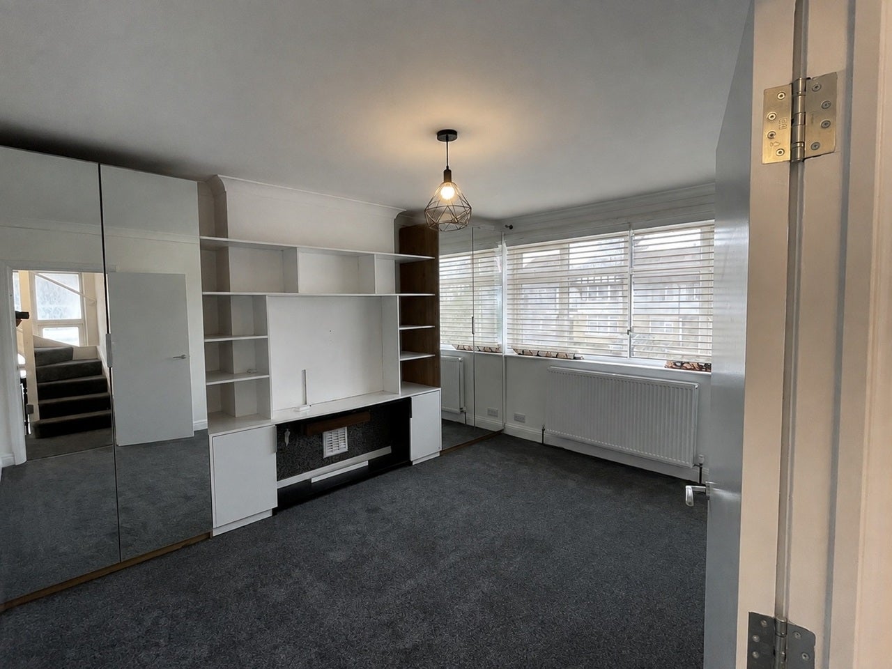 Flat Edgwarebury Lane in Greater London