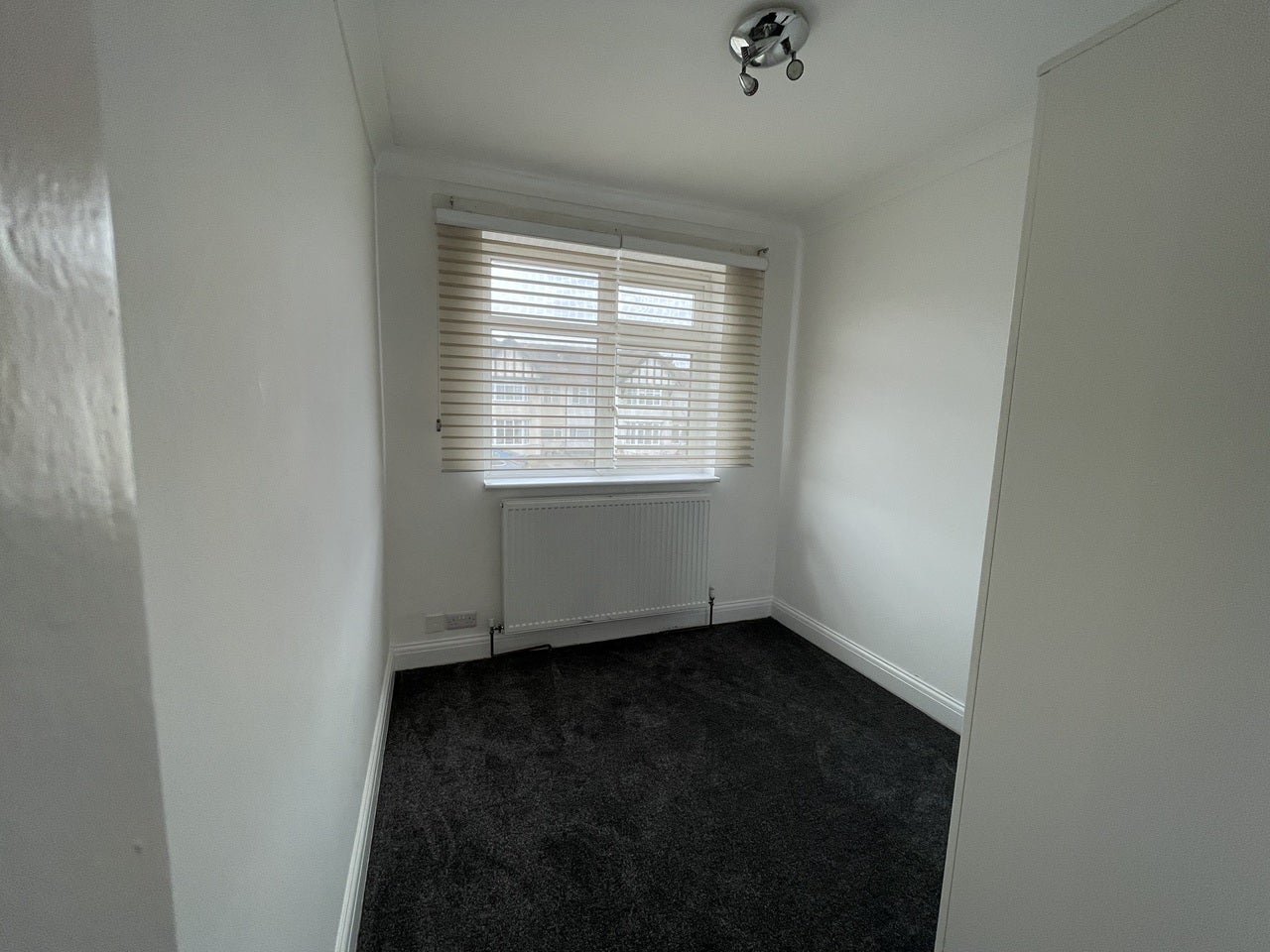 Flat Edgwarebury Lane in Greater London