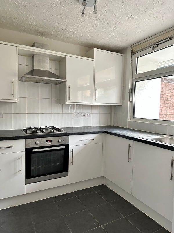 Room Cordelia Street in Greater London